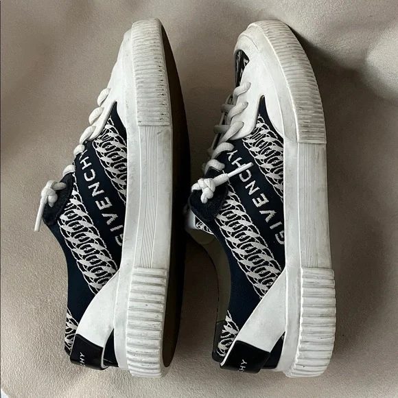 Givenchy Sneakers - Picture 4 of 8